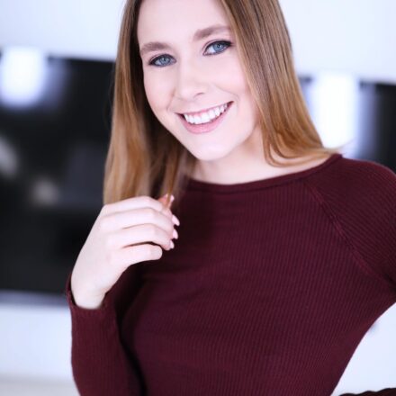 Fiona Sprouts: Age, Career, Height, Net Worth & More