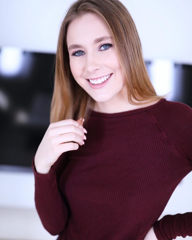 Fiona Sprouts: Age, Career, Height, Net Worth & More